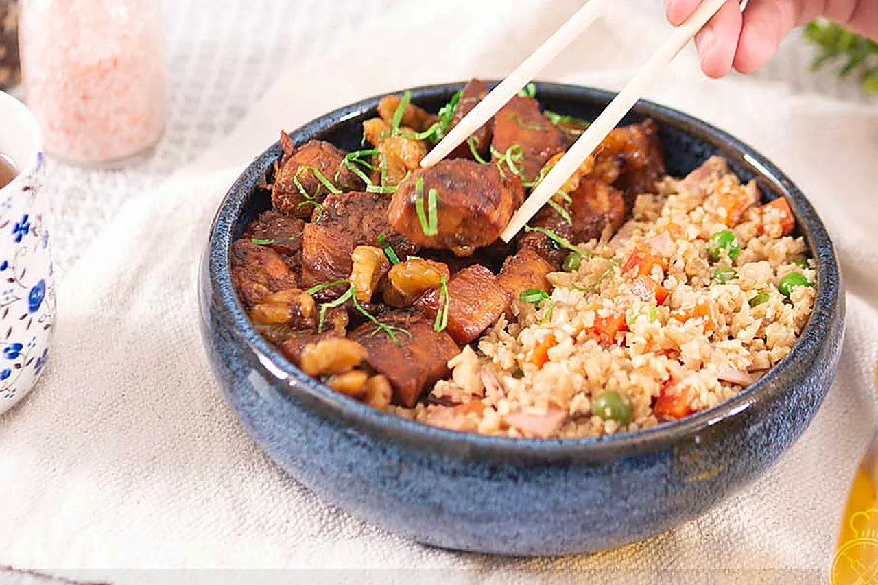 Prato de frango preparado para o almoço