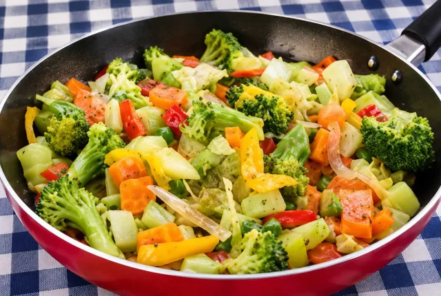 Foto ilustrativa de Legumes Salteados na Frigideira para o Jantar